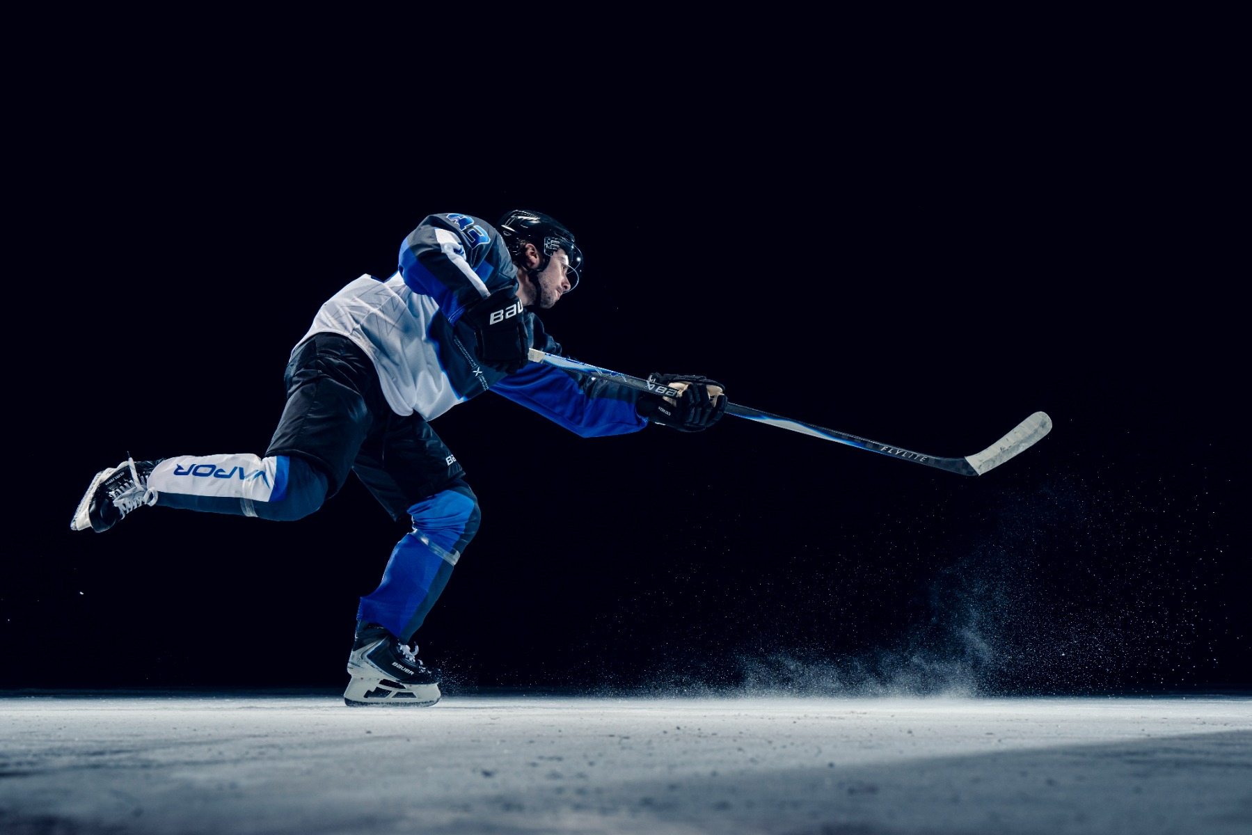 Player in action with Bauer Vapor Flylite